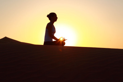 Auf Zum Dünen-yoga IN Abu Dhabi