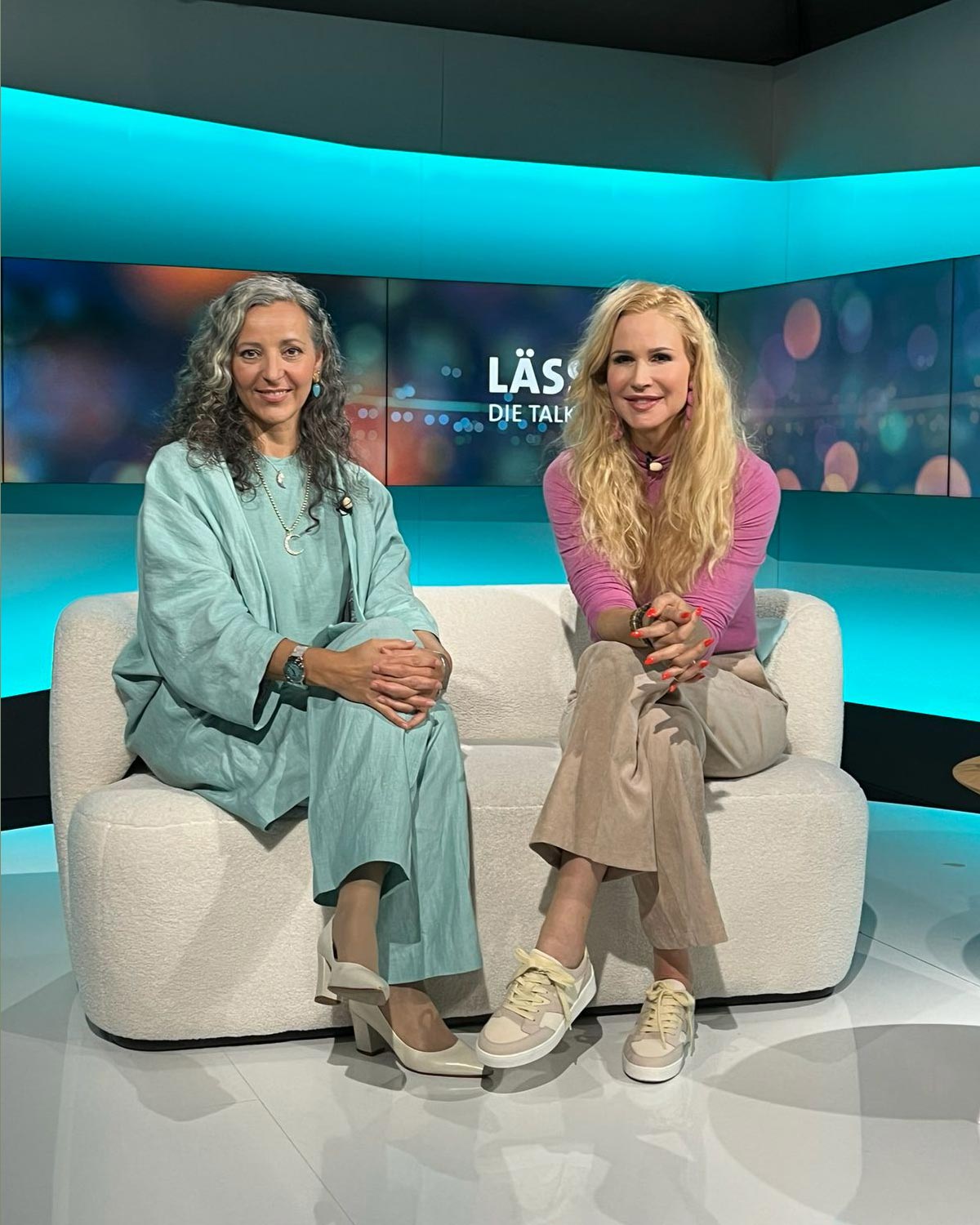 Sandra-Stella Triebl im Interview auf Blue Zoom. Der weibliche Blick aufs Leben fehlt extrem