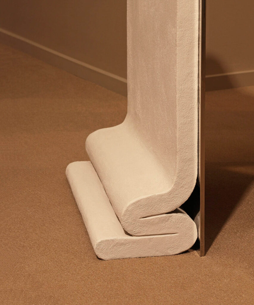 Design: Design-Studio Bower. Stuhl: Concrete Melt Chair