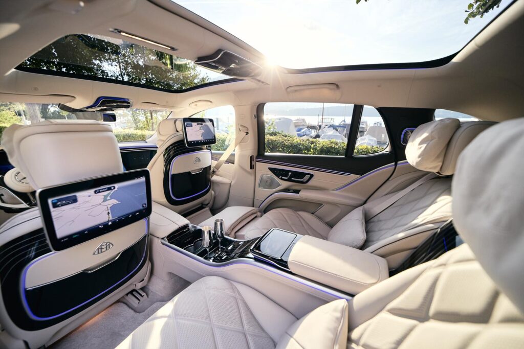 Ladies Drive No. 70. NOBLESSE OBLIGE: Mercedes-Maybach EQS 680 SUV