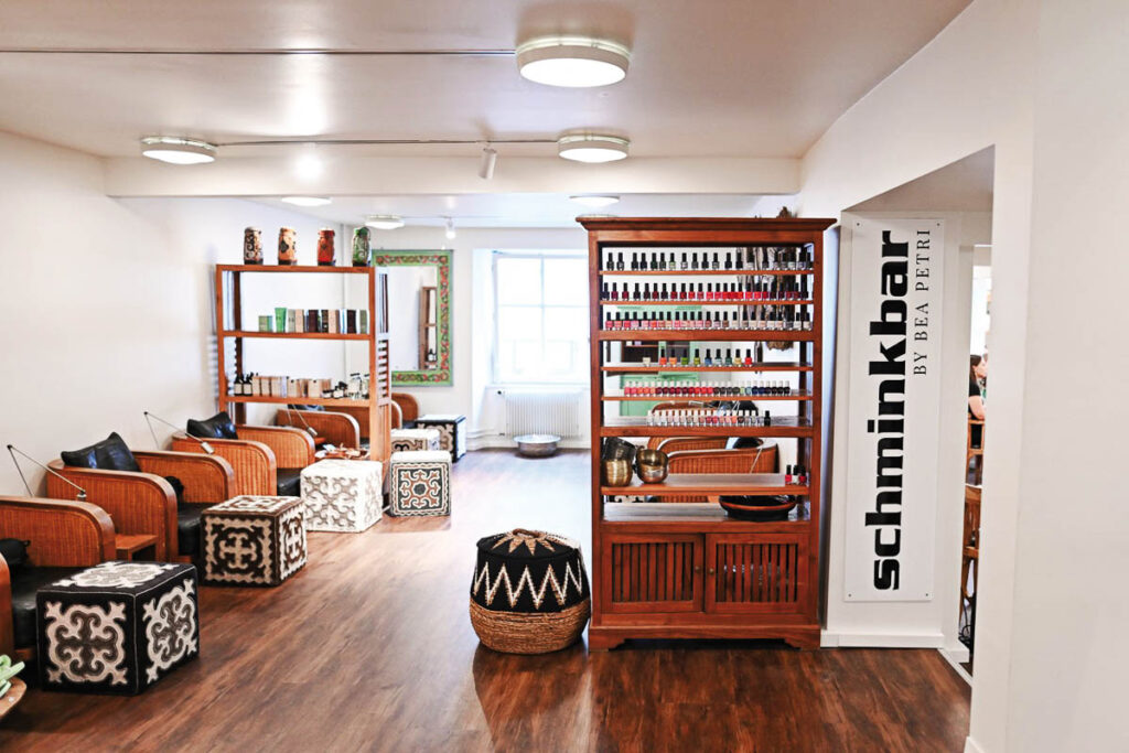 Ladies Drive No. 71. Women Empowering Women. SCHMINKBAR