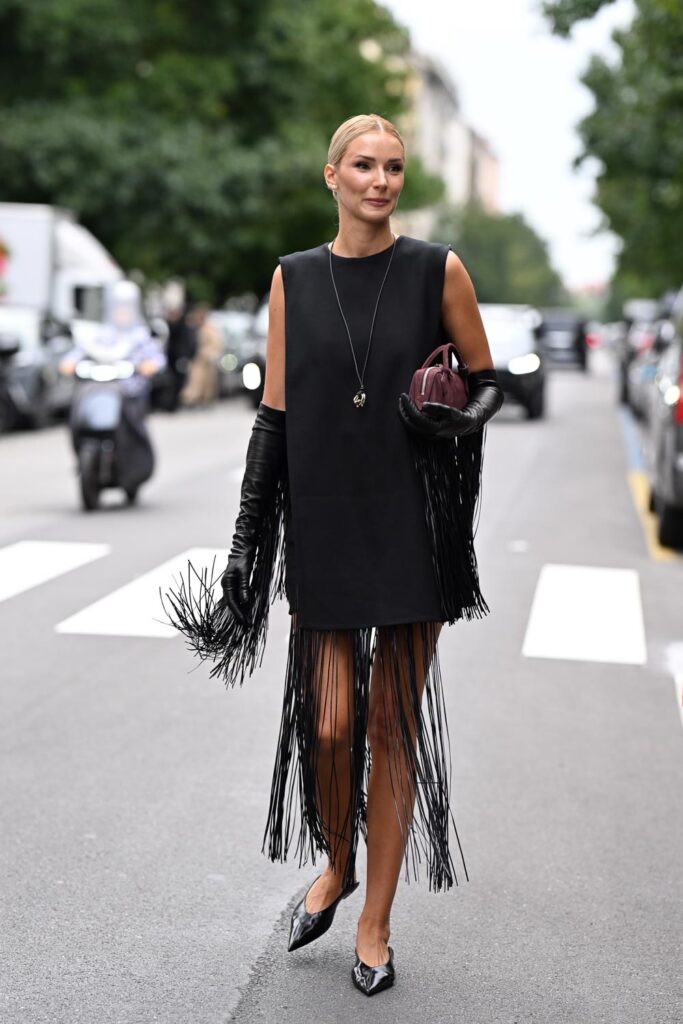 Ladies Drive Magazine. 10 of the Hottest Street Style Trends for 2025/2026. Fringes — the bigger, the better. Photo: Yvonne Aeberhard Stutz