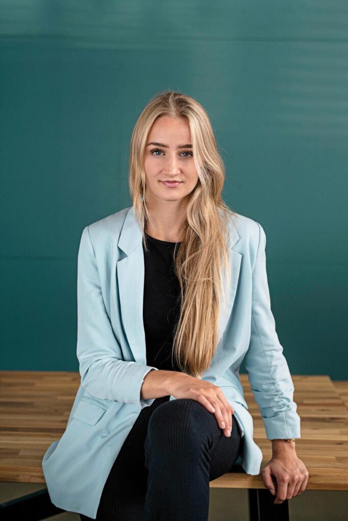 Ladies Drive No. 72: Women Empowering Women. Laura Matter. NOII