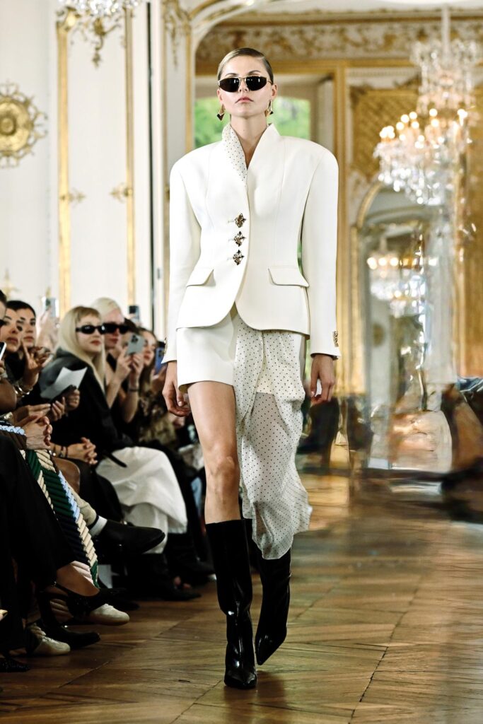 Fashion in Ladies Drive No. 72. Mazini