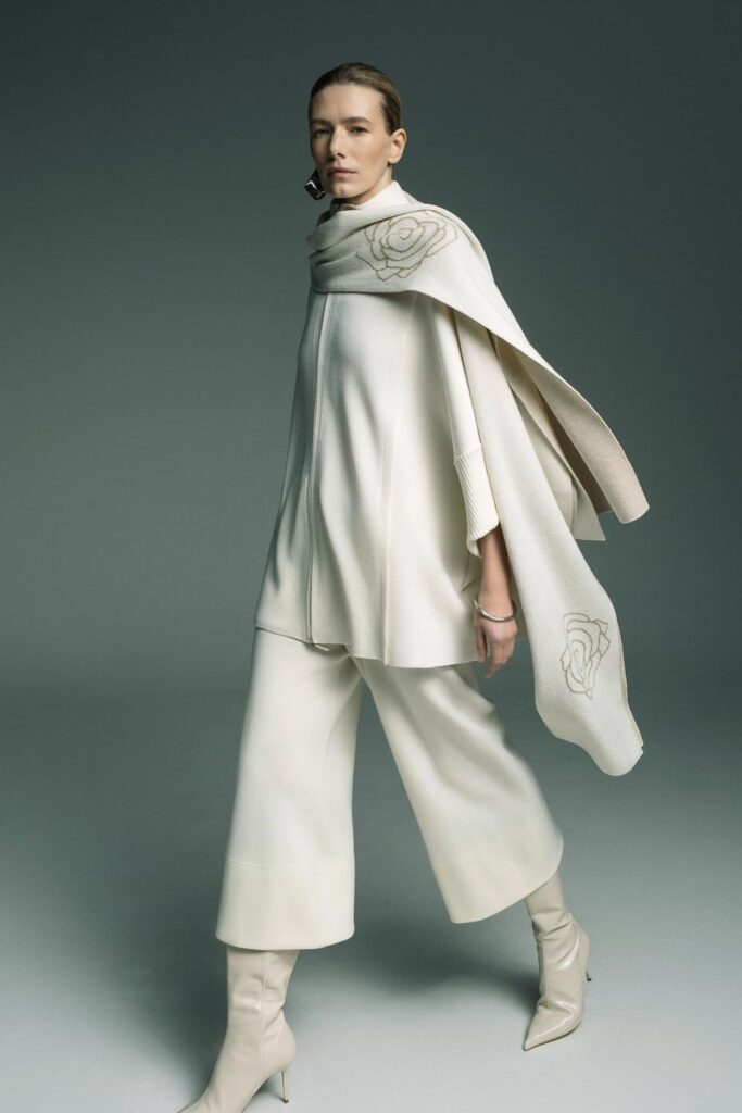 Fashion in Ladies Drive No. 72. Viamaro