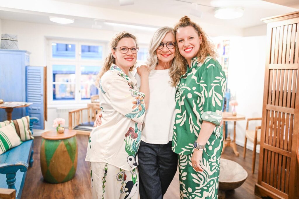 Bea Petri mit ihren Töchtern