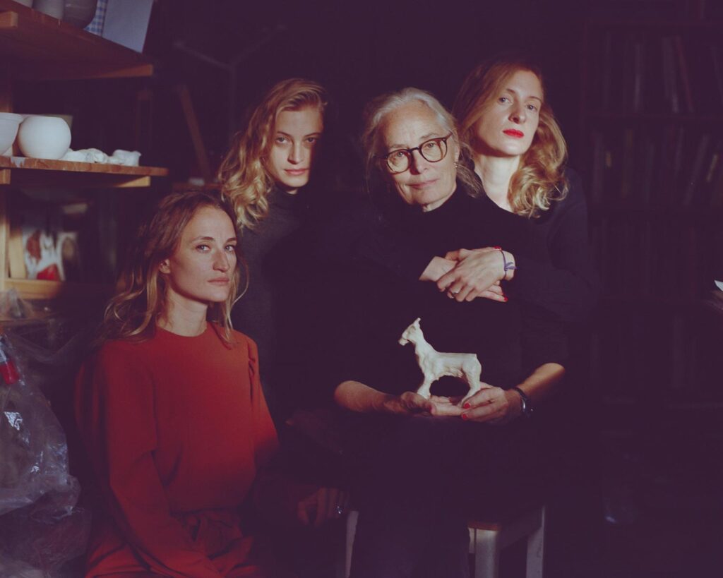 Ladies Drive No. 73: Women Empowering Women. EN SOIE