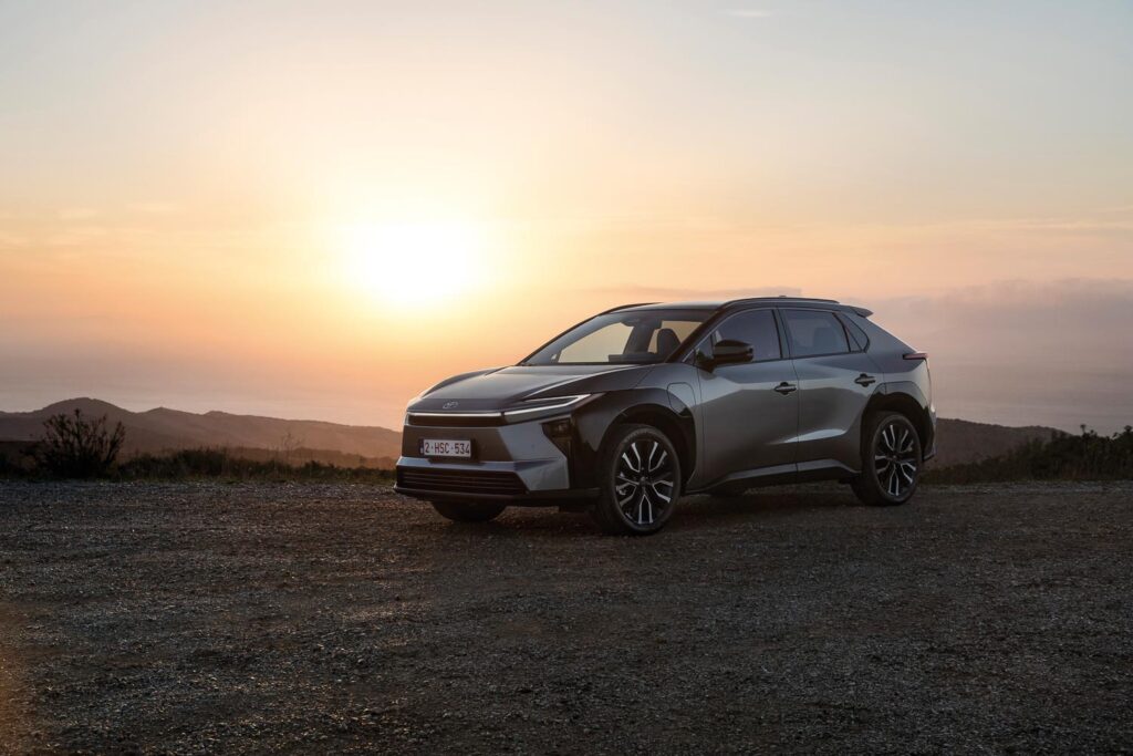 Ladies Drive No. 73. Toyota bZ4X: Taiyō no ki