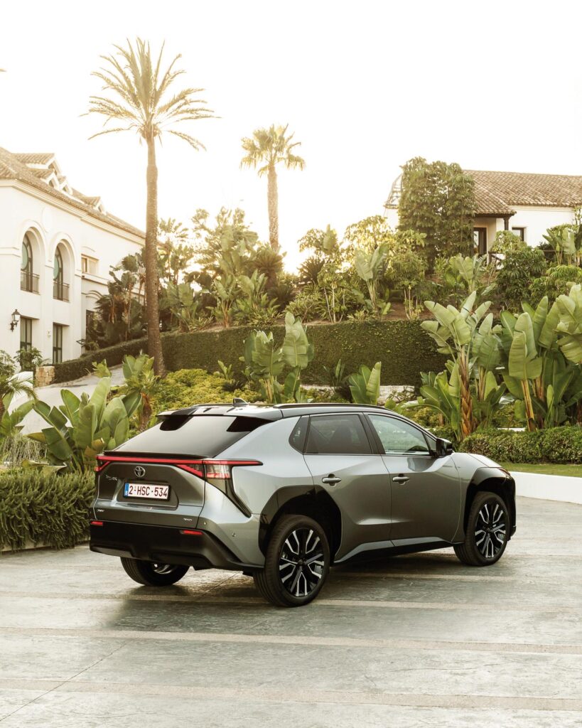 Ladies Drive No. 73. Toyota bZ4X: Taiyō no ki