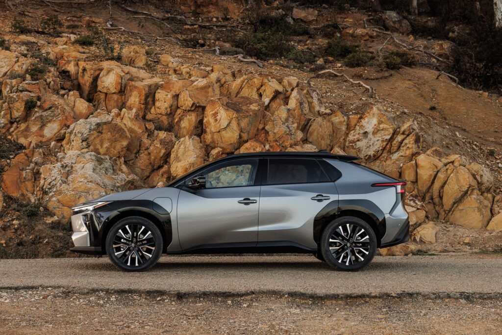 Ladies Drive No. 73. Toyota bZ4X: Taiyō no ki