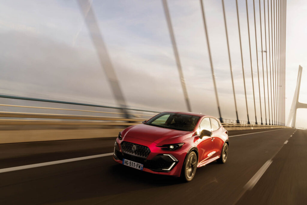 Ladies Drive Magazine No. 73. Renault Clio: On the Road to Independence