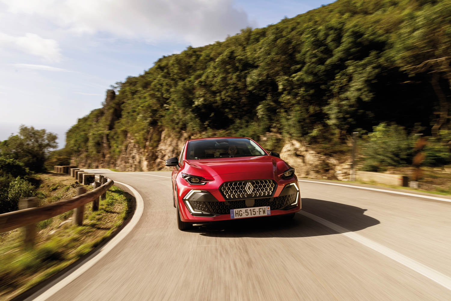 Ladies Drive Magazine No. 73. Renault Clio: On the Road to Independence