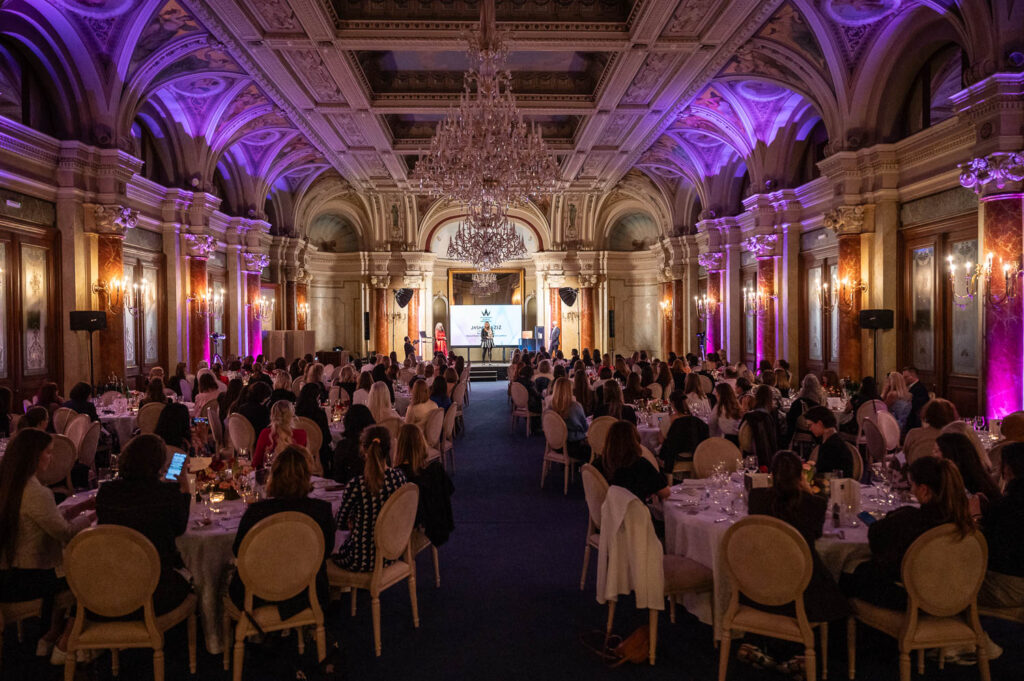 Jasmin Aziz erhält den Empowering Women Award 2026