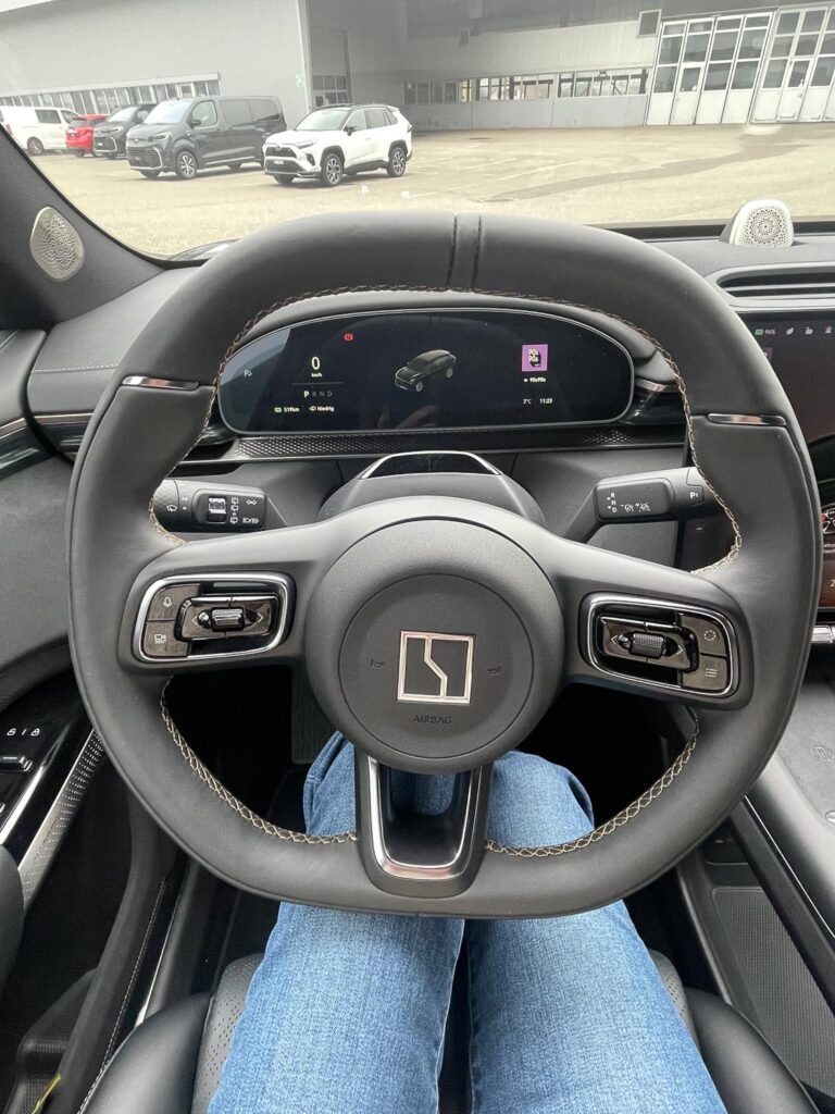 LadiesDrive.World. Zeekr 7X: Ein Schiff kam angesegelt