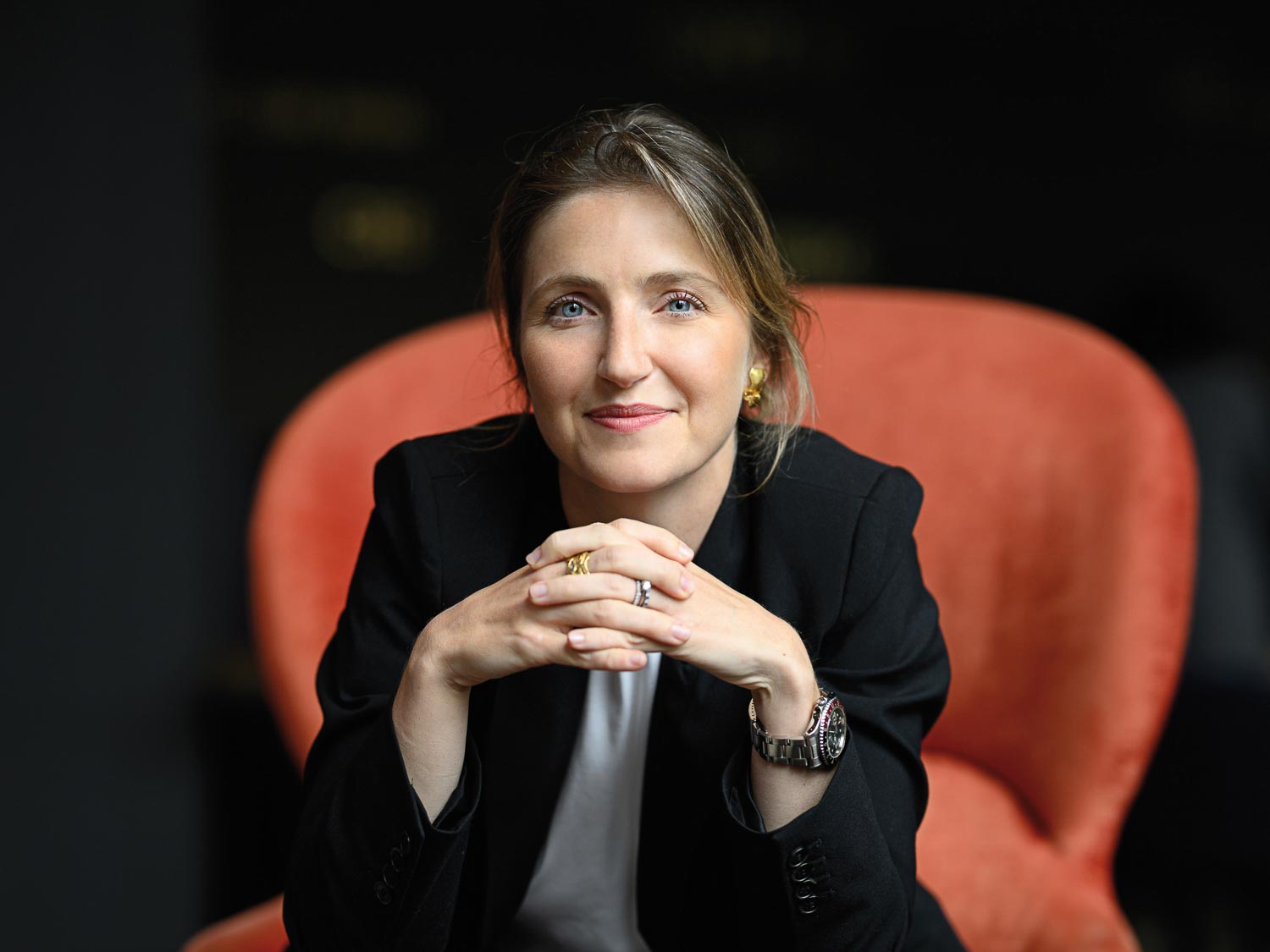 Porträt von Magali Fiechter, Autorin des Artikels «Stop reading about AI. Start building with it.» im Ladies Drive Magazin Nr. 75.