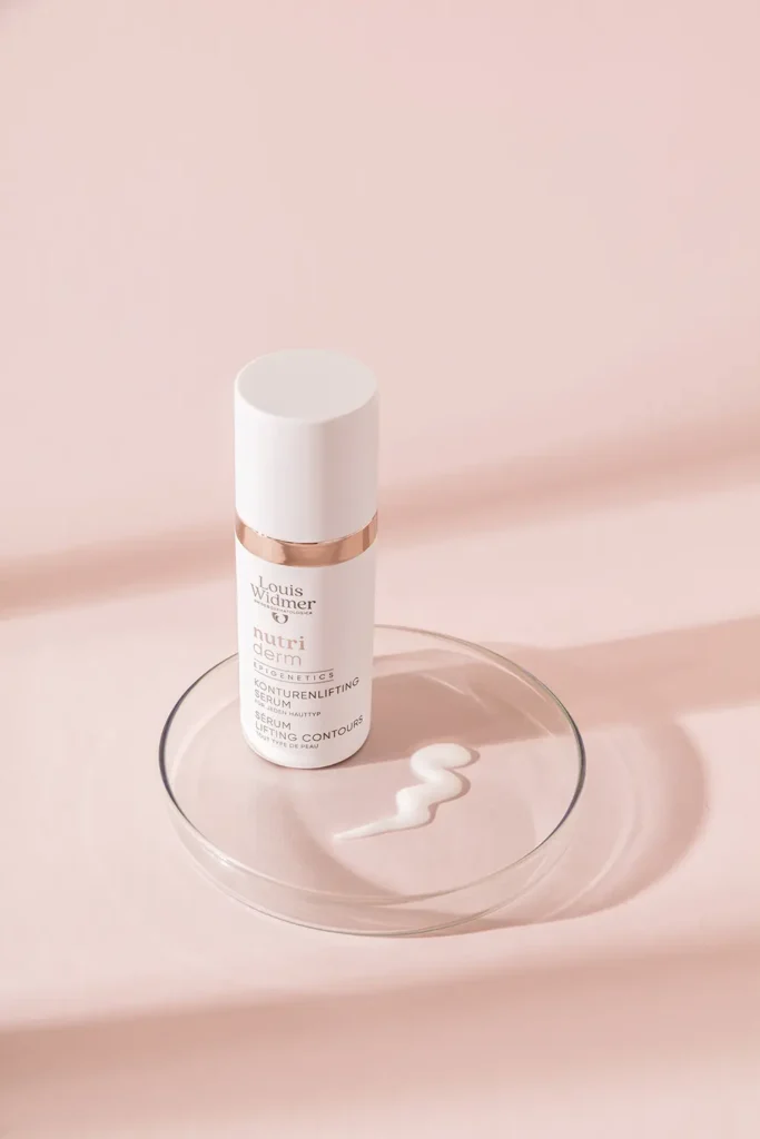 Nutriderm Konturenlifting-Serum von Louis Widmer mit Epigenetik und Contouring-Technologie.