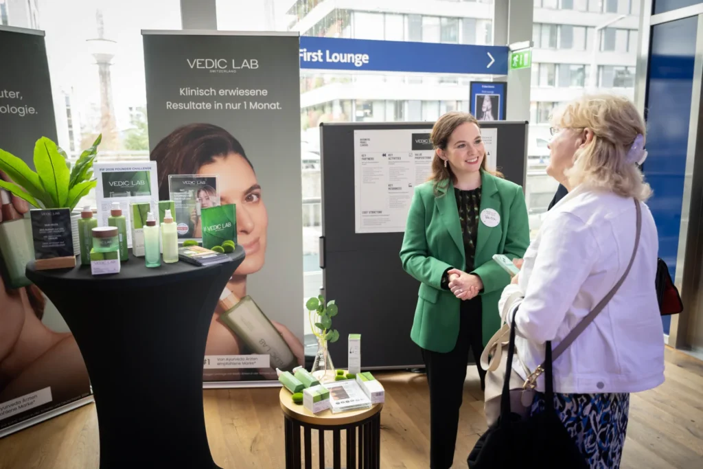 Vera Gupta, Co-Founder von Vedic Lab, am Stand ihres Start-ups beim Female Innovation Forum 2026 in Zürich.