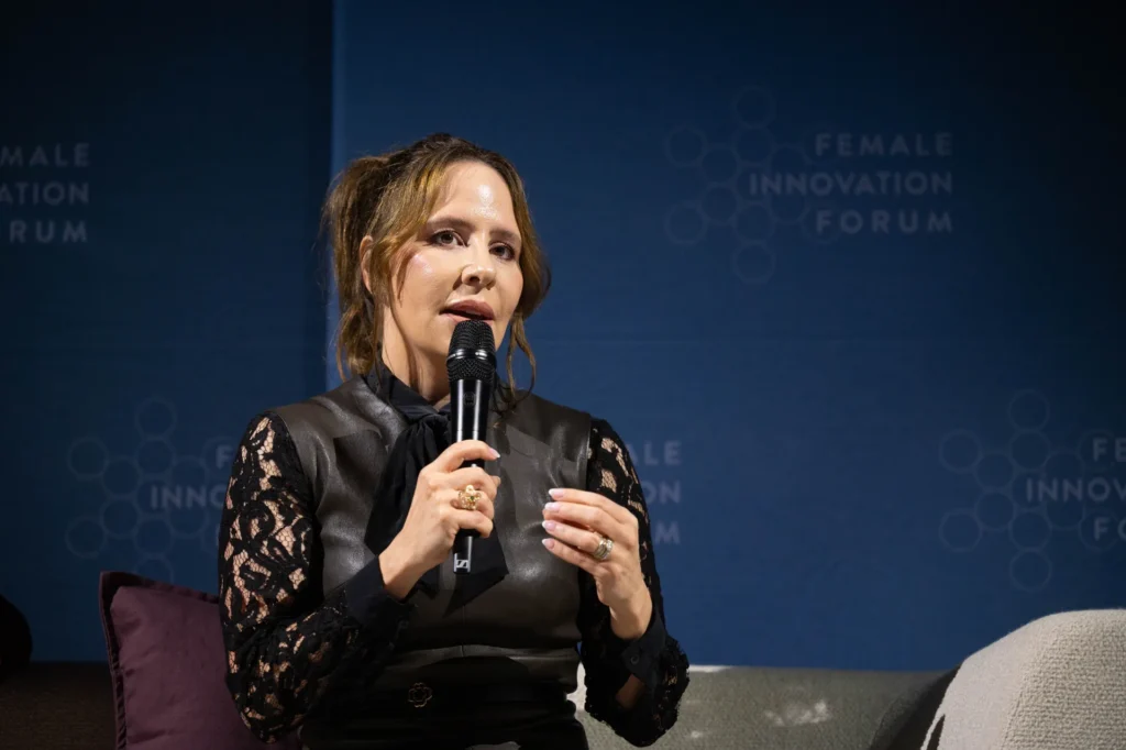 Melanie J. Lennert-Anliker, Co-Gründerin von CRO2go, spricht beim Kamingespräch am Female Innovation Forum 2026.