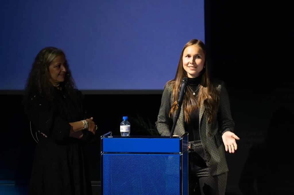Hera Zimmermann, Gründerin von Juna Period, als nominierte Unternehmerin am Female Innovation Forum 2026.