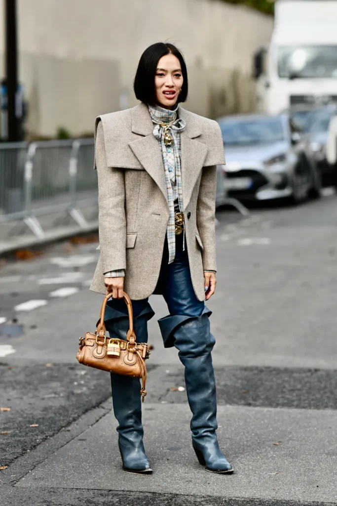 Power Boots – markante Statement-Stiefel als Street-Style-Trend 2026, fotografiert von Yvonne Aeberhard Stutz während der Fashion Weeks in Mailand und Paris.