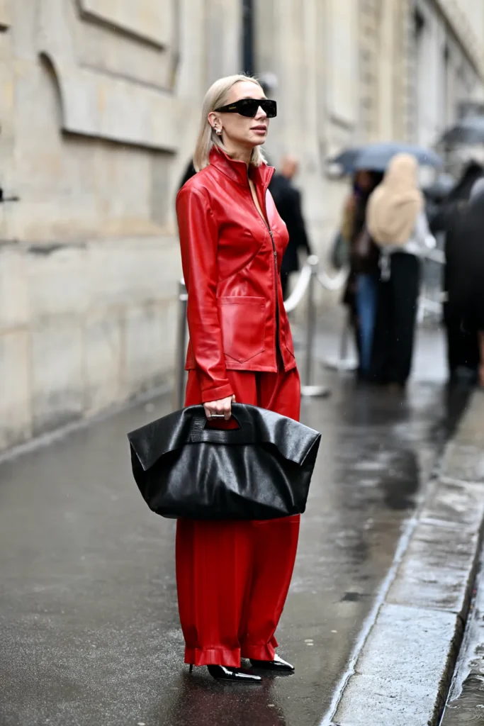 Leather Suits – Lederanzüge als Street-Style-Trend 2026, fotografiert von Yvonne Aeberhard Stutz während der Fashion Weeks in Mailand und Paris.